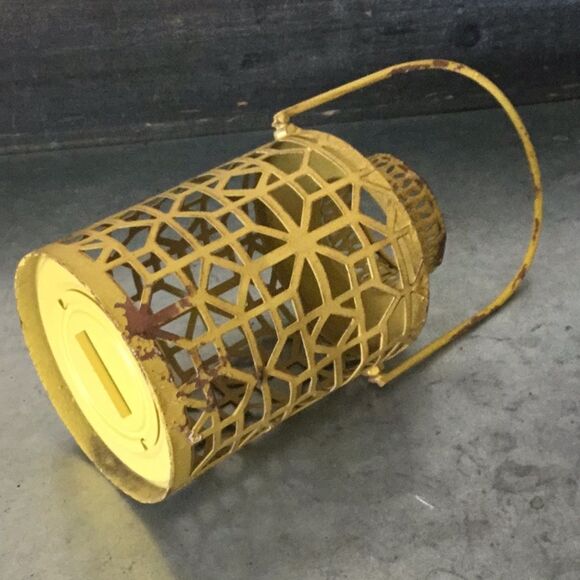 Metal lamp with handle tea light cottagecore rustic geometric yellow - Picture 4 of 5
